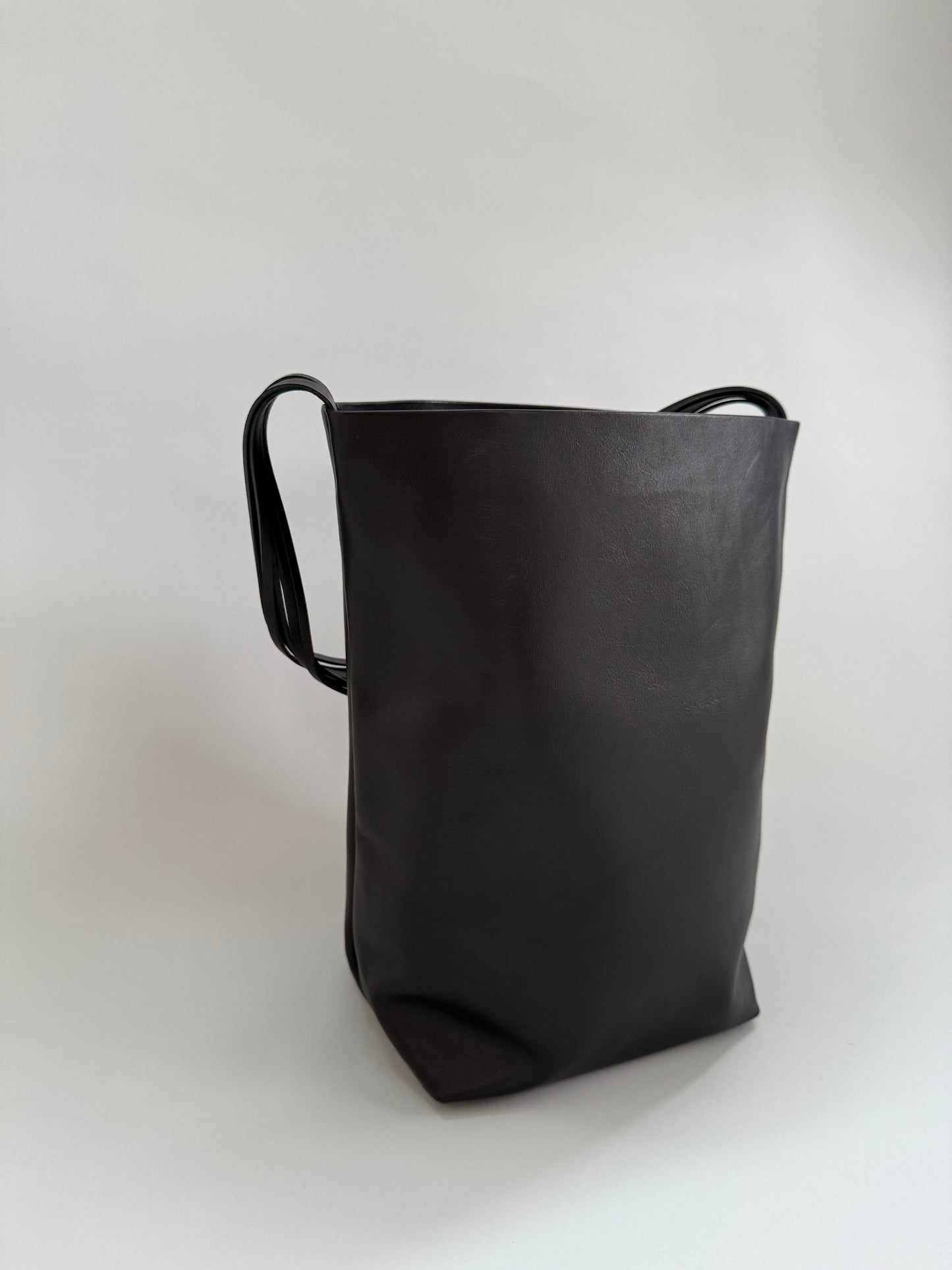 seya. ISAAC REINA X SEYA MULTI HANDLE HOBO(LZFA135 )