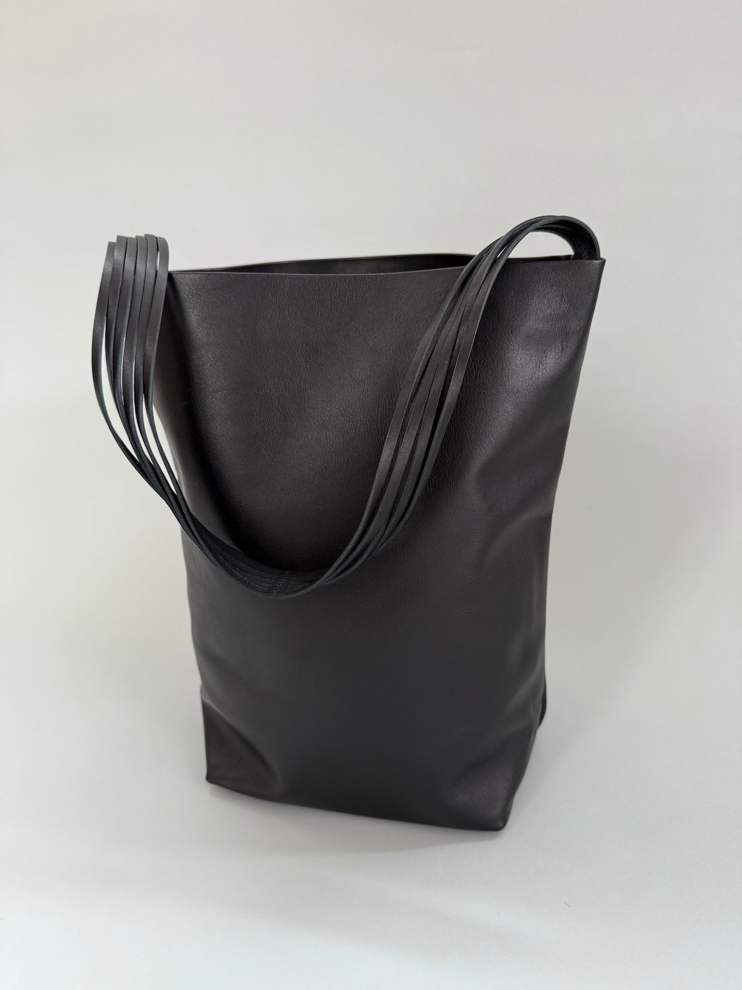 seya. ISAAC REINA X SEYA MULTI HANDLE HOBO(LZFA135 )