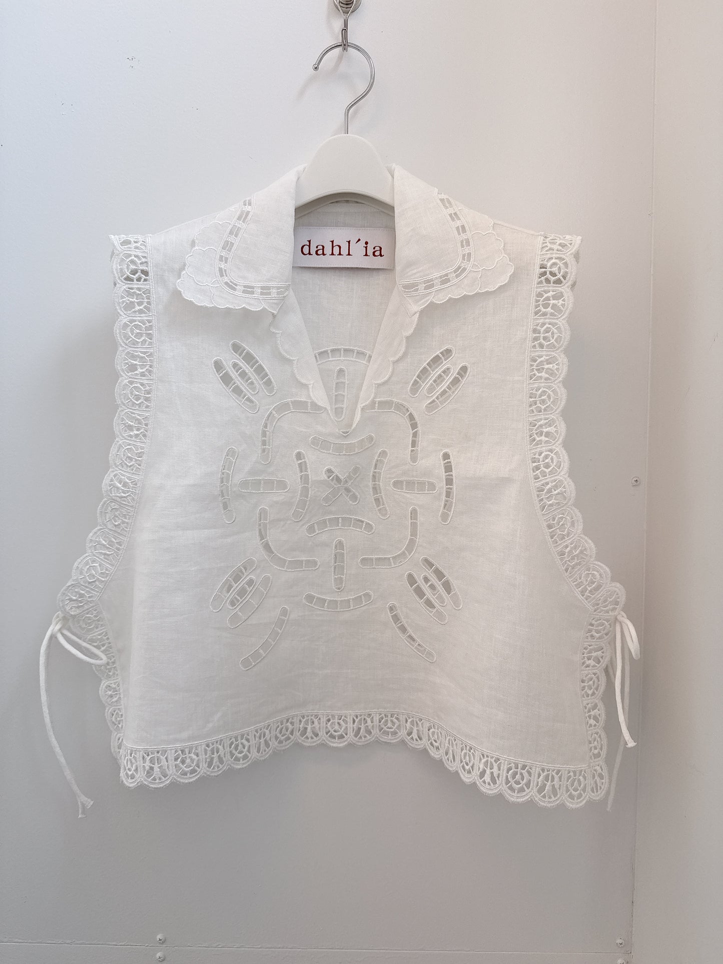dahl'ia  cut-work vest（DBL-362HKW）
