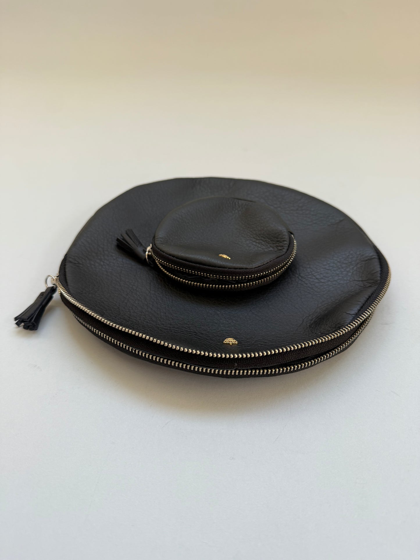 R&D.M.Co- CIRCLE POUCH